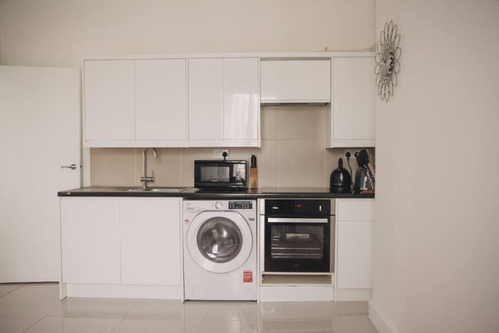 3 Bed Flat With Balcony Central Londen Buitenkant foto