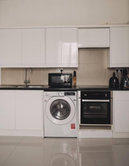 3 Bed Flat With Balcony Central Londen Buitenkant foto