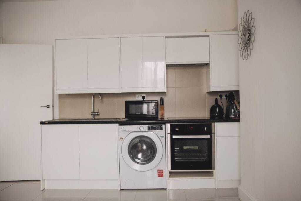 3 Bed Flat With Balcony Central Londen Buitenkant foto